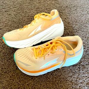 Altra Via Olympus. Only worn on one 5 mile run.